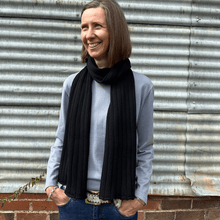 Load image into Gallery viewer, Broker Pure Merino Wide Ribbed Scarf by Lindner Socks